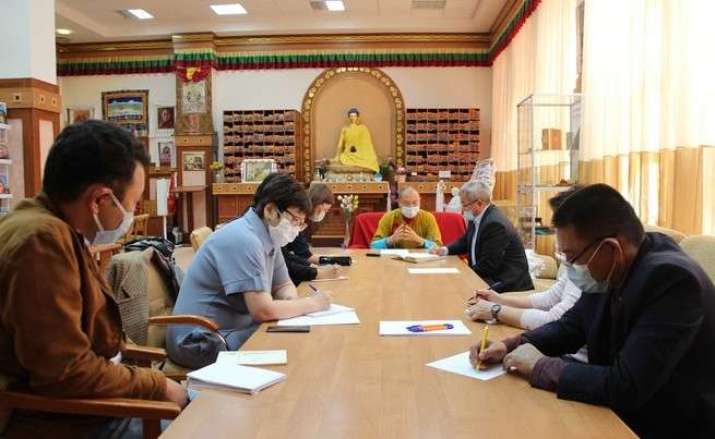 Telo Tulku Rinpoche meets with Kalmyk scholars. From khurul.ru