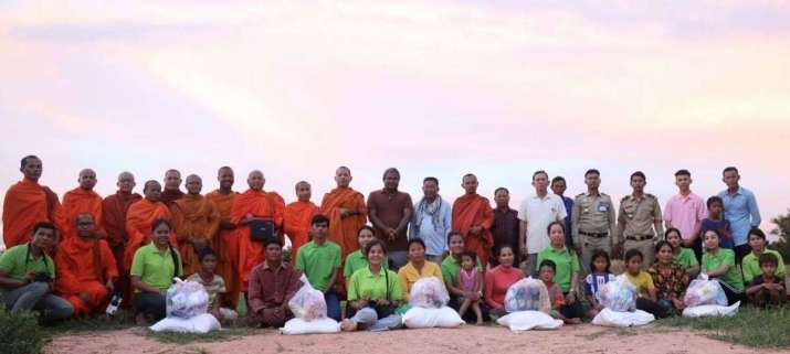 Monastics and volunteers from Preah Sihanouk Raja Buddhist University, Battambang Branch. From Vy Sovechea Facebook